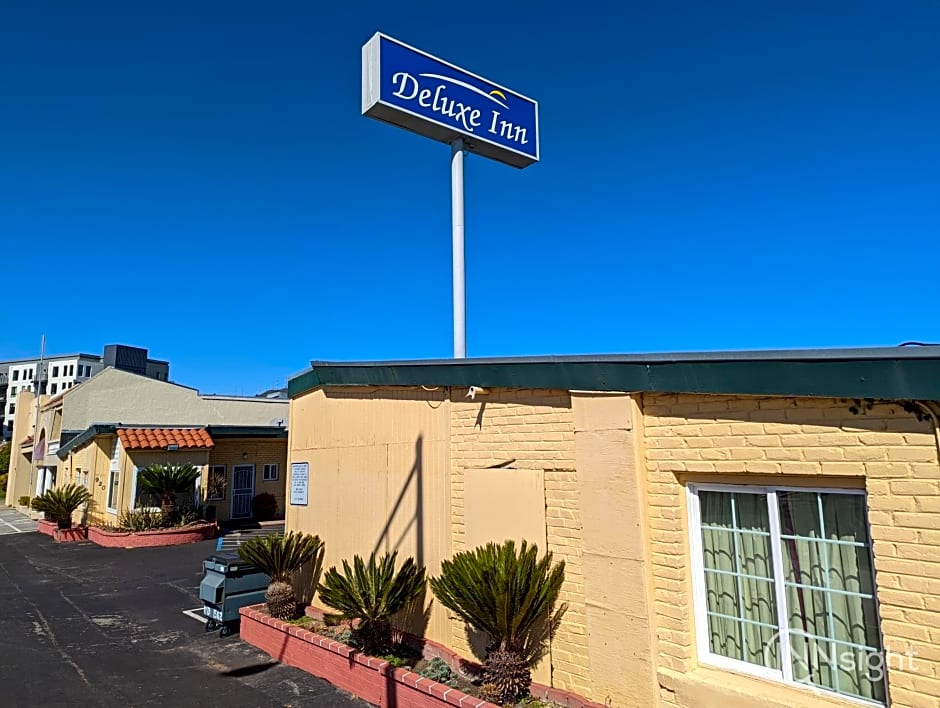 Deluxe Inn