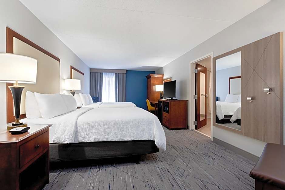 Holiday Inn Express and Suites Cincinnati Riverfront