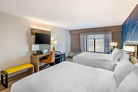 Quadruple Room with Two Queen Beds - Non Smoking