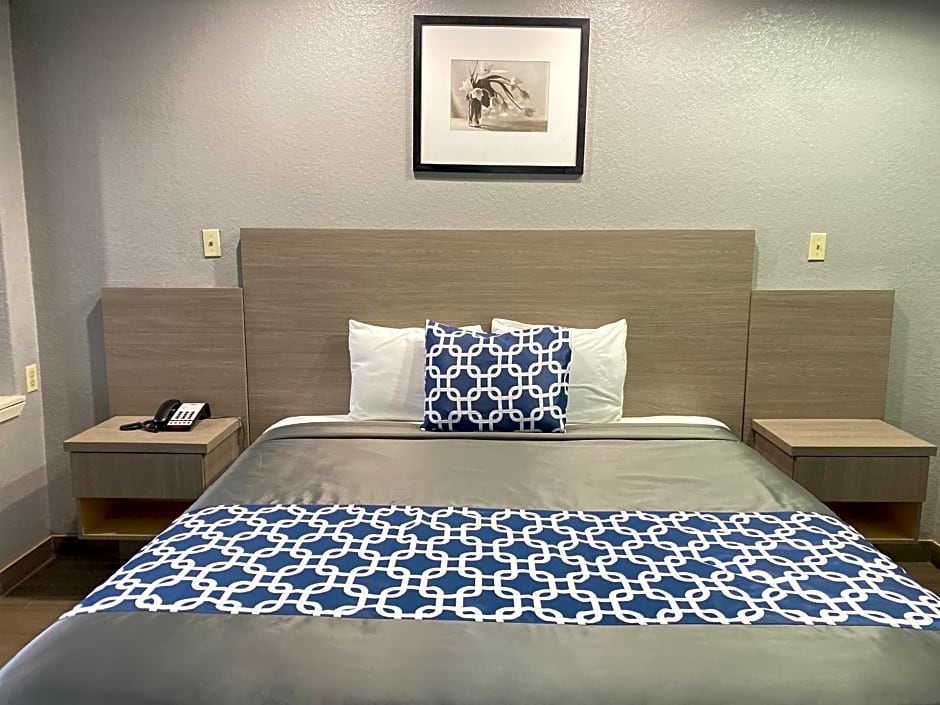 Island Suites Hobby Airport