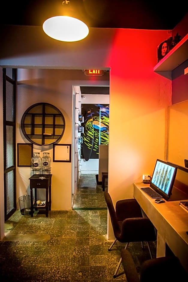 Nomada Urban Beach Hostel- Calle Loiza