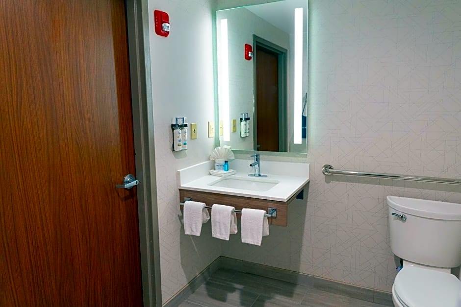Holiday Inn Express Hotel & Suites West Chester