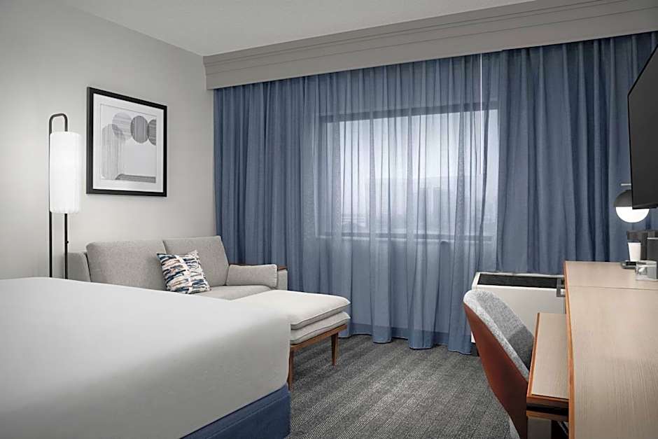 Courtyard by Marriott Dallas Addison/Quorum Drive