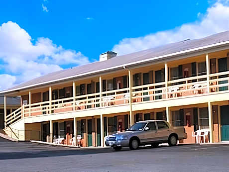 Harvest Drive Family Inn - Renovated Rooms