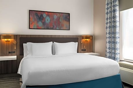 1 King Accessible 1 Bedroom Suite with Tub