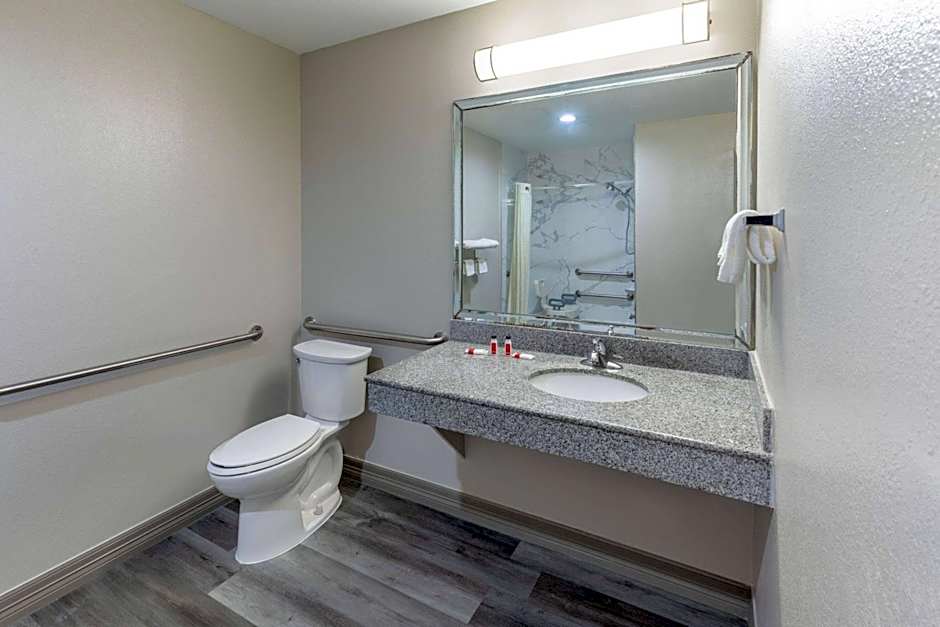 Days Inn by Wyndham Baytown TX