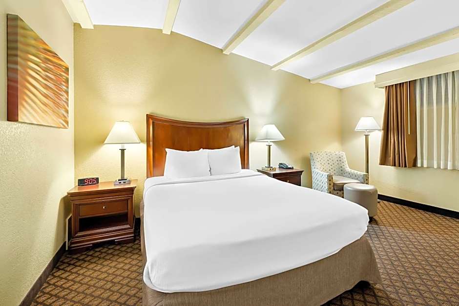  Best Western Coach House