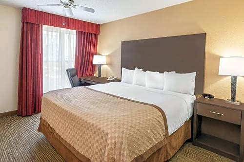 Hawthorn Suites by Wyndham Detroit Warren