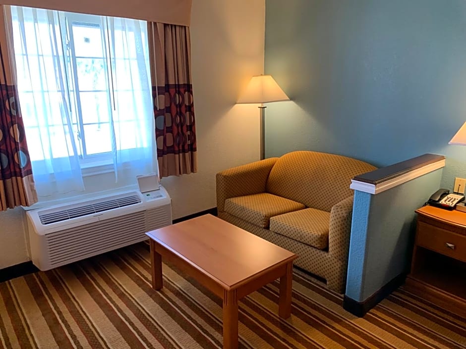 Super 8 by Wyndham Beaumont I-10 South/College St