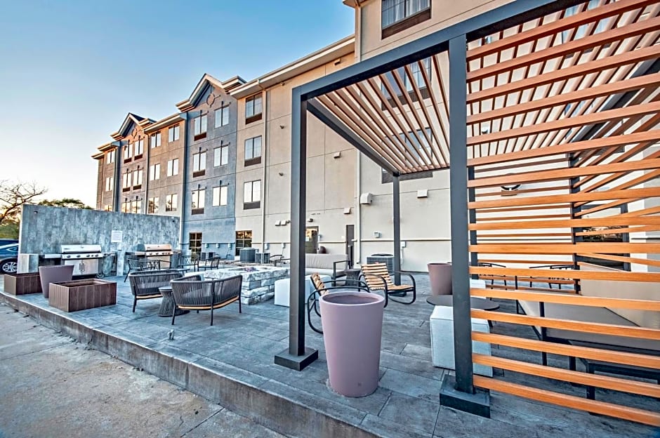 Staybridge Suites - Cedar Rapids North