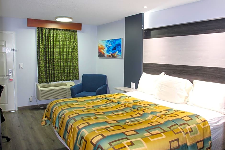 Douglas Inn & Suites Cleveland