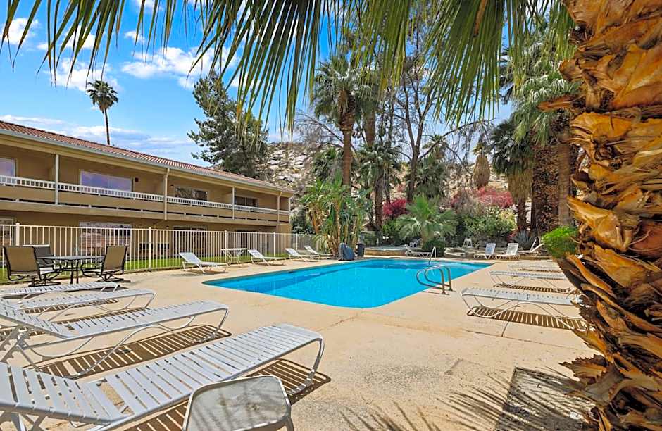 Sol Springs Inn
