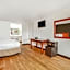 OYO Hotel Centralia - 2 mi from Providence Centralia Hospital
