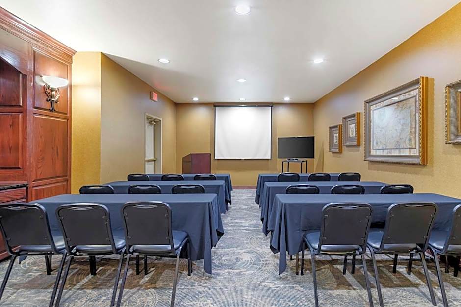 Best Western Plus Crown Colony Inn And Suites