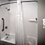 Holiday Inn Express & Suites Fairmont