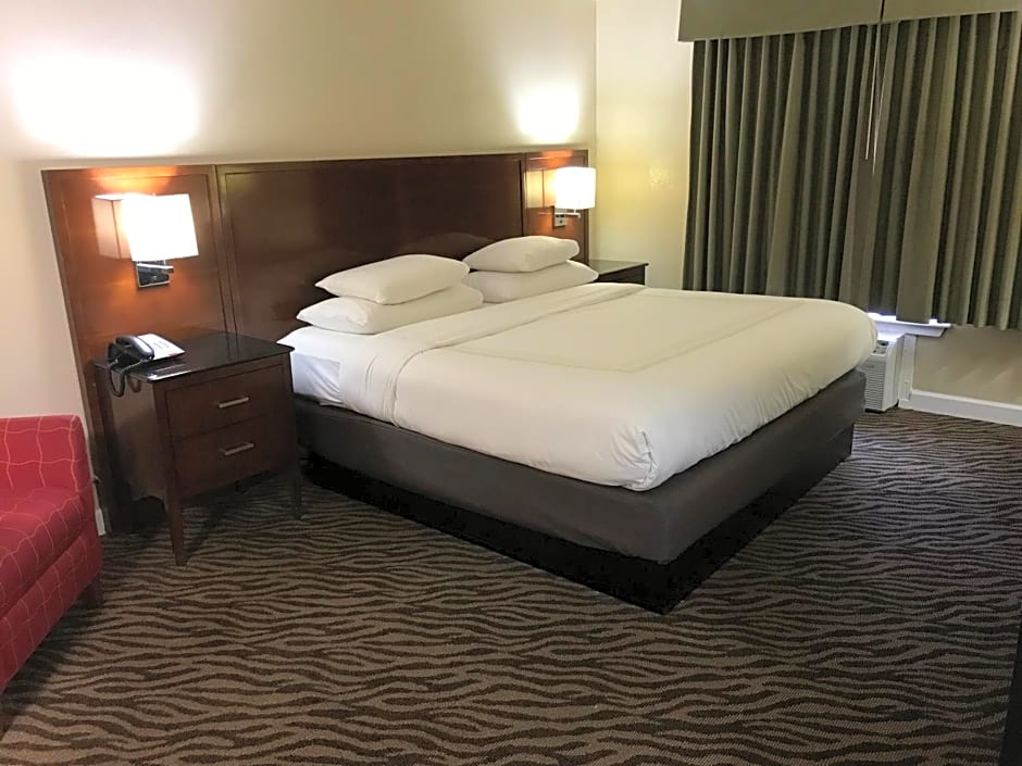 Hometown Inn & Suites