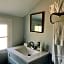 South Landing Inn