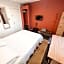 ITH Hermosa Beach Surf Hostel LAX