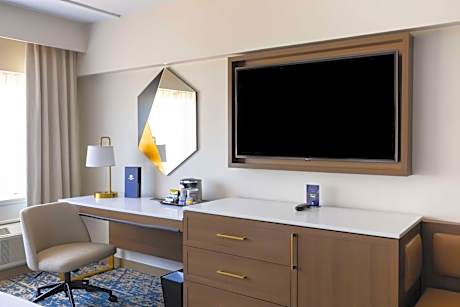 King Room with Bath Tub - Mobility Access