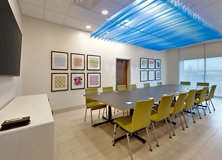 Holiday Inn Express & Suites Plano East- Richardson