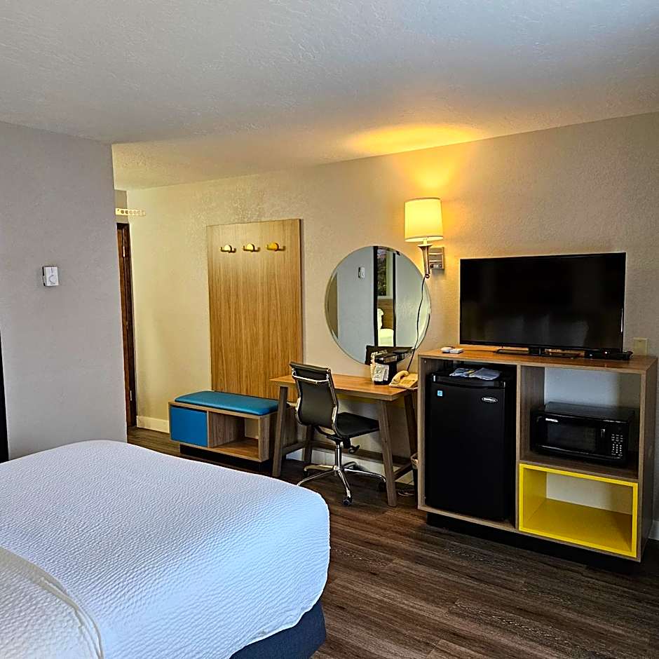 Days Inn and Suites by Wyndham Downtown Missoula-University
