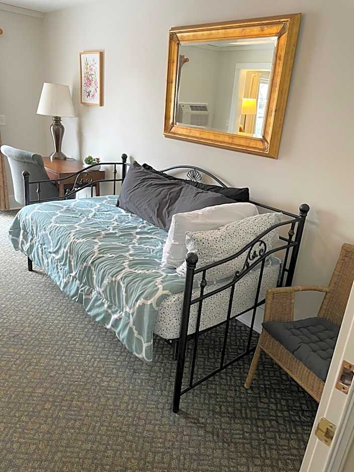 Goldsmith's River Front Inn