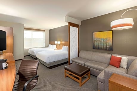 Queen Room with Two Queen Beds and Accessible Tub - Disability Access