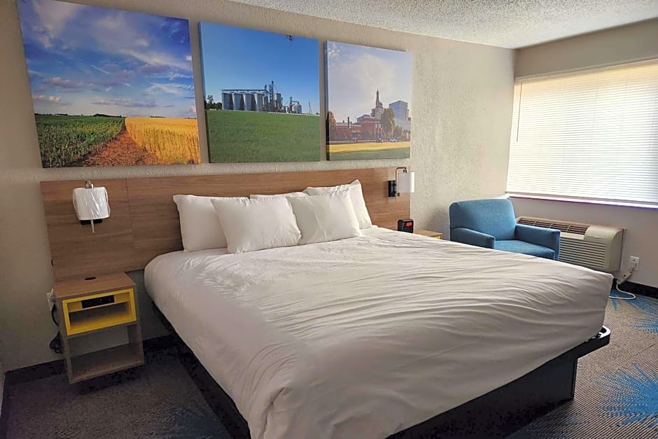 Days Inn by Wyndham Davenport