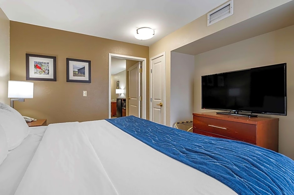 Comfort Inn & Suites Northern Kentucky