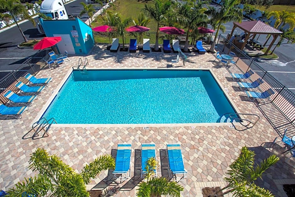 Days Inn by Wyndham Sarasota Bay