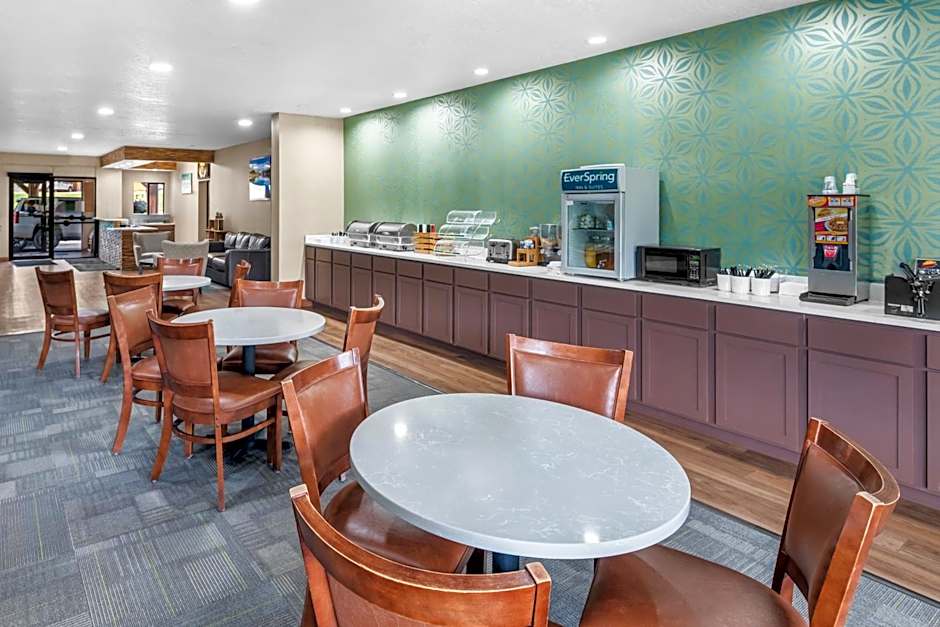 EverSpring Inn & Suites