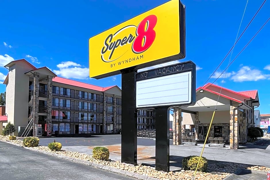 Super 8 by Wyndham Pigeon Forge Downtown