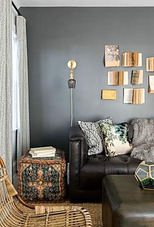 Deluxe Queen Suite