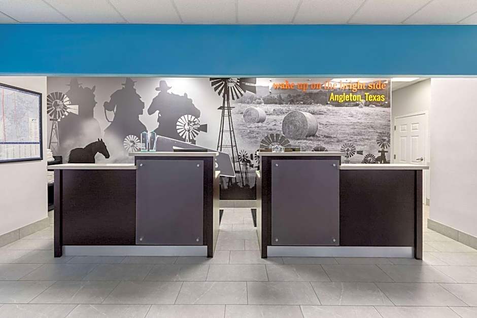 La Quinta Inn & Suites by Wyndham Angleton