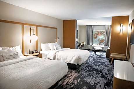 Suite, 2 Queen, Sofa bed