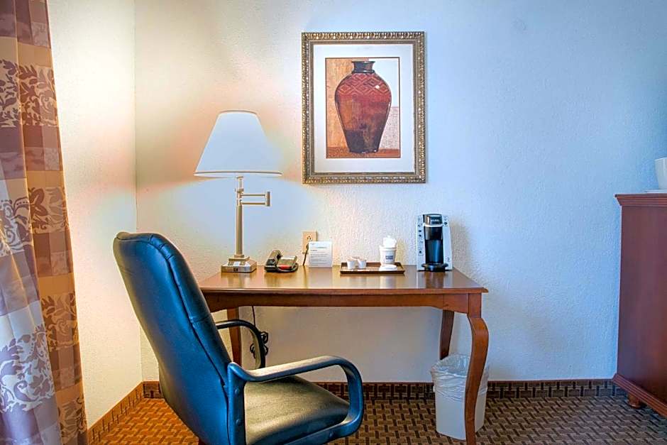 Holiday Inn Express Hotel & Suites Center