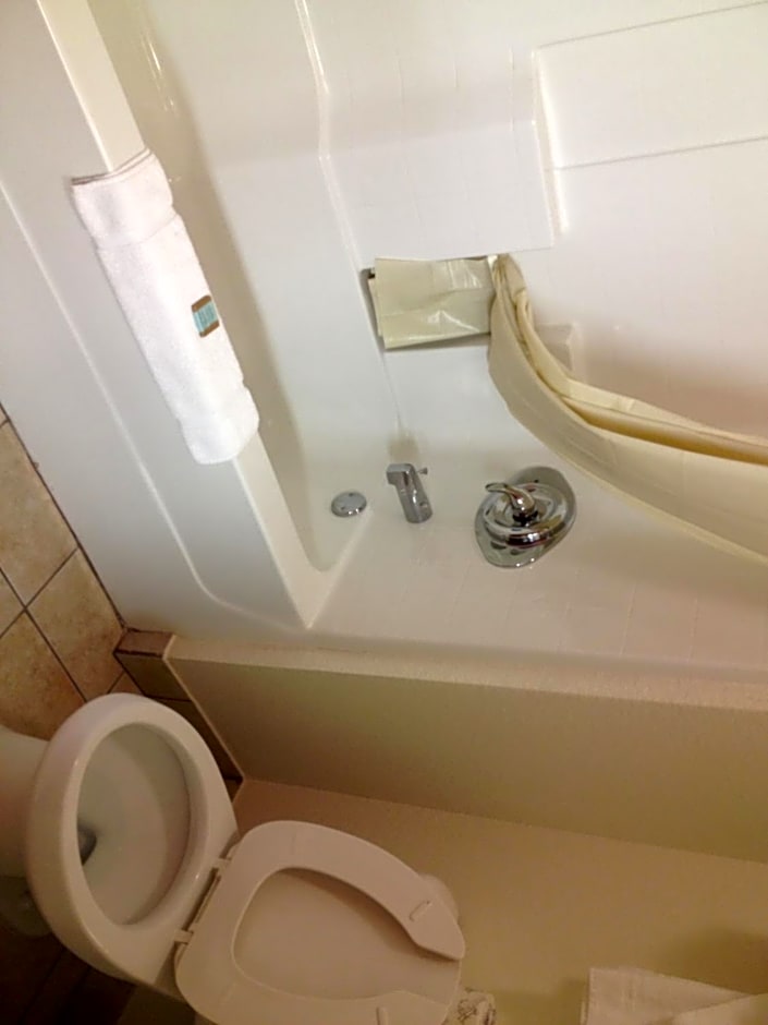 Howard Johnson by Wyndham Lubbock TX