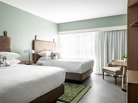2 Queen Beds Standard Comm Accessible