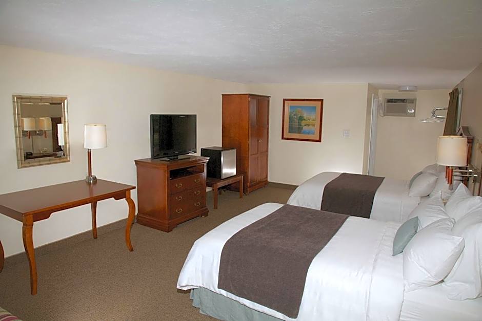 Holiday Hill Inn & Suites