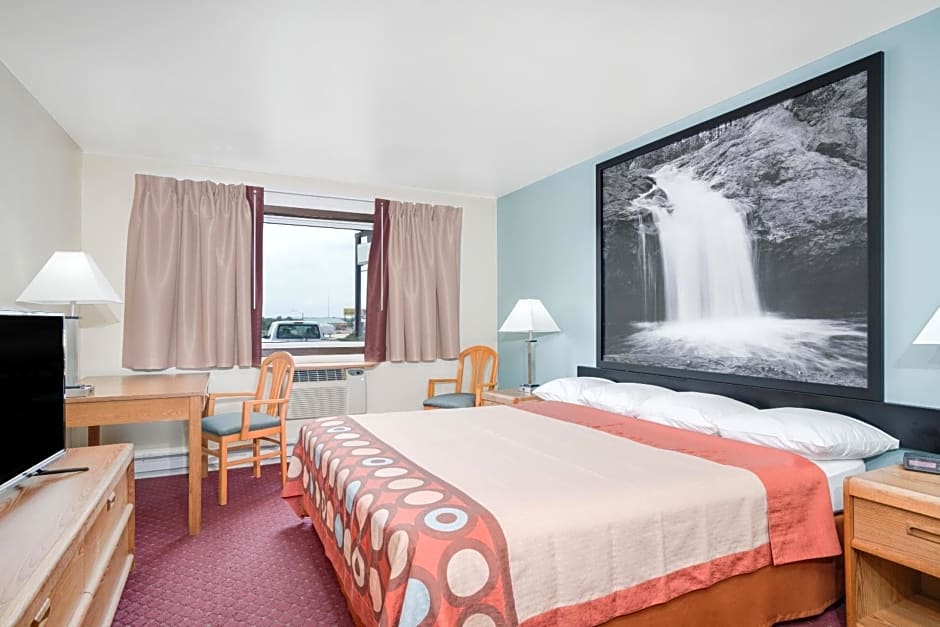 Super 8 by Wyndham Tomah Wisconsin