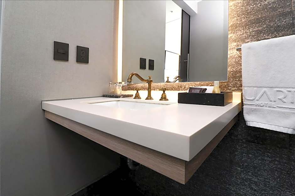 QUARTZ HOTEL & SPA