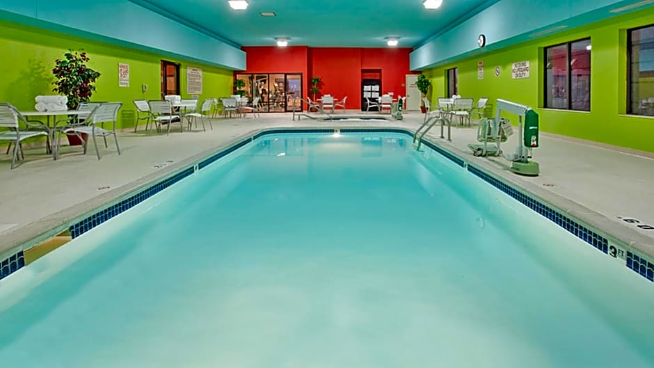 Holiday Inn Express Hotel & Suites Norfolk