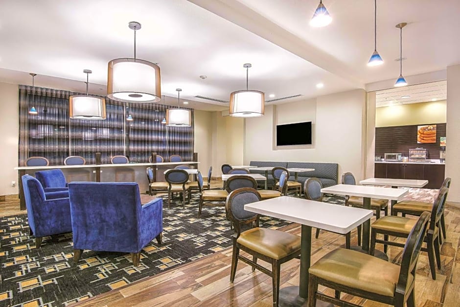 La Quinta Inn & Suites by Wyndham Karnes City