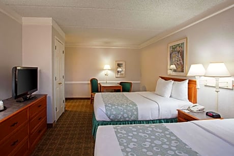2 Double Beds, Deluxe Room, Non-Smoking