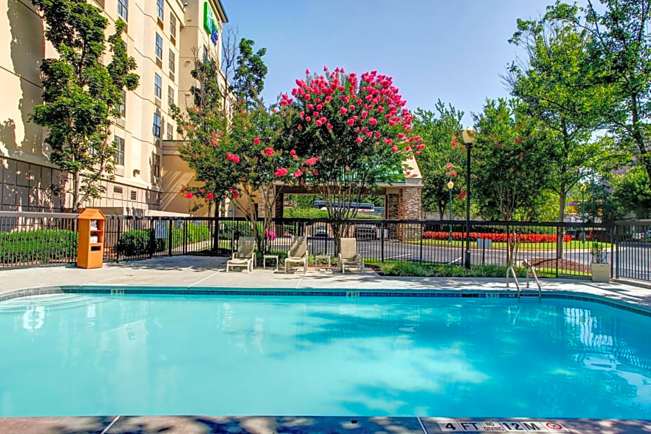 Holiday Inn Express Hotel & Suites Atlanta Buckhead