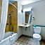 Econo Lodge Akron Copley Northwest