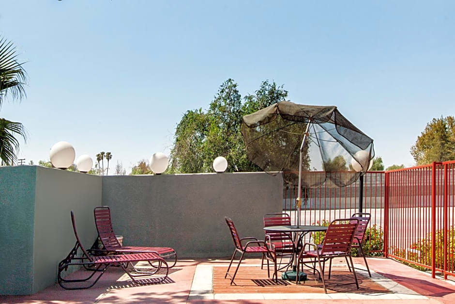 Americas Best Value Inn and Suites Bakersfield Central