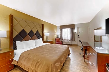 1 Queen Bed Standard Non-smoking