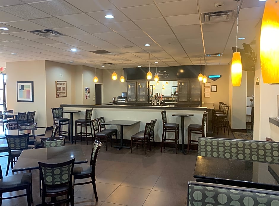 Quality Inn & Suites Downtown Mansfield