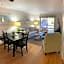 Beautiful Hilton Head Condo, Steps from Ocean, 1st Floor, 2bd / 2ba, and more!
